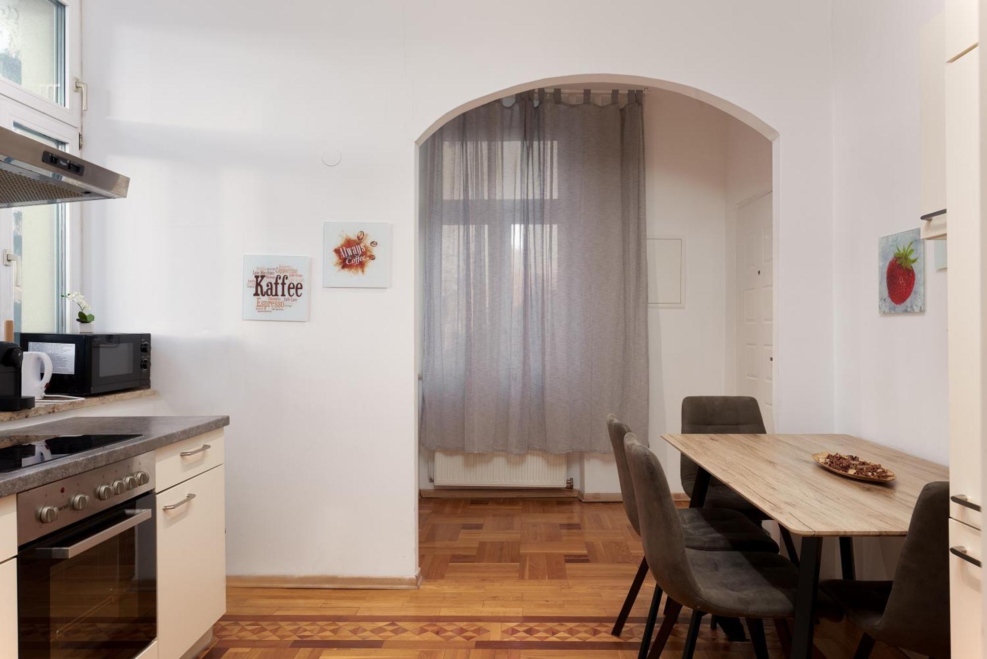 Schoenbrunn Palace Free Parking And 24h Check-in Apartment Wien