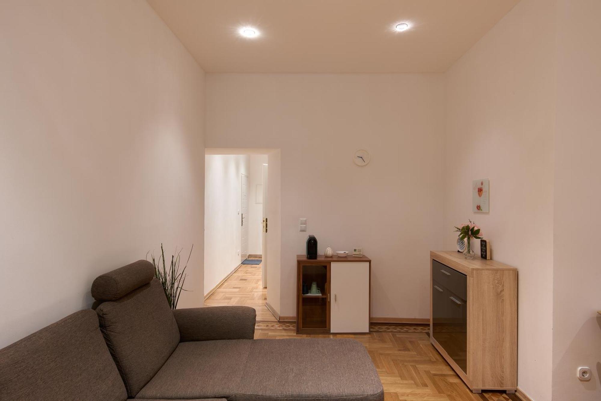 Schoenbrunn Palace Free Parking And 24h Check-in Apartment Wien